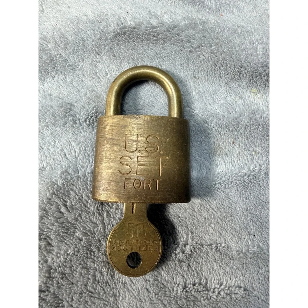 ORIGINAL VINTAGE U.S. FORT HEAVY DUTY BRASS PADLOCK CHICAGO USA